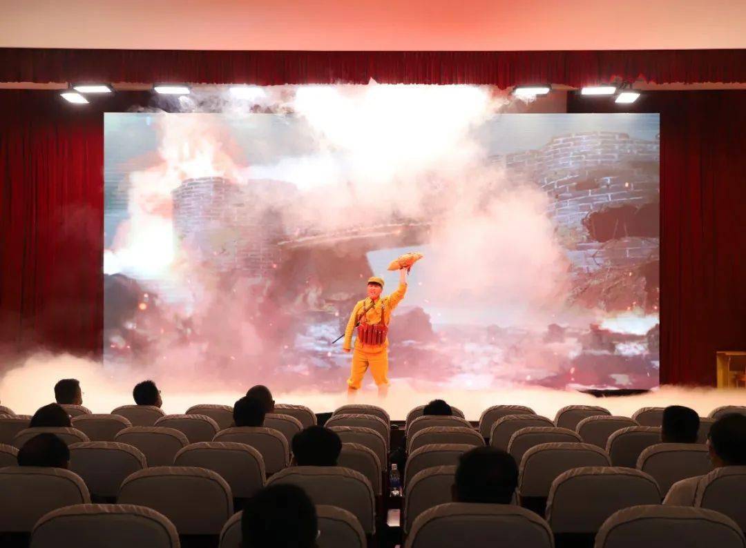 娱乐官方网站-Ming迎来十二赛季出色发挥，DWG观众热烈欢呼！赢得满堂喝彩(辛弃疾西江月)